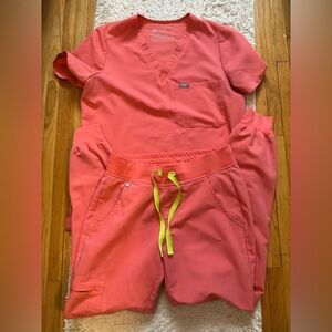 Figs Hot Coral Scrub Set